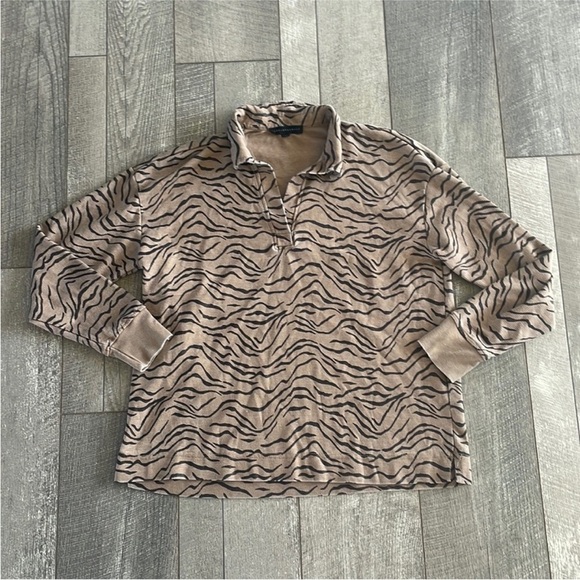 Jane & Delancey Size Large Long-Sleeve Zebra Printed Top. - Picture 3 of 6